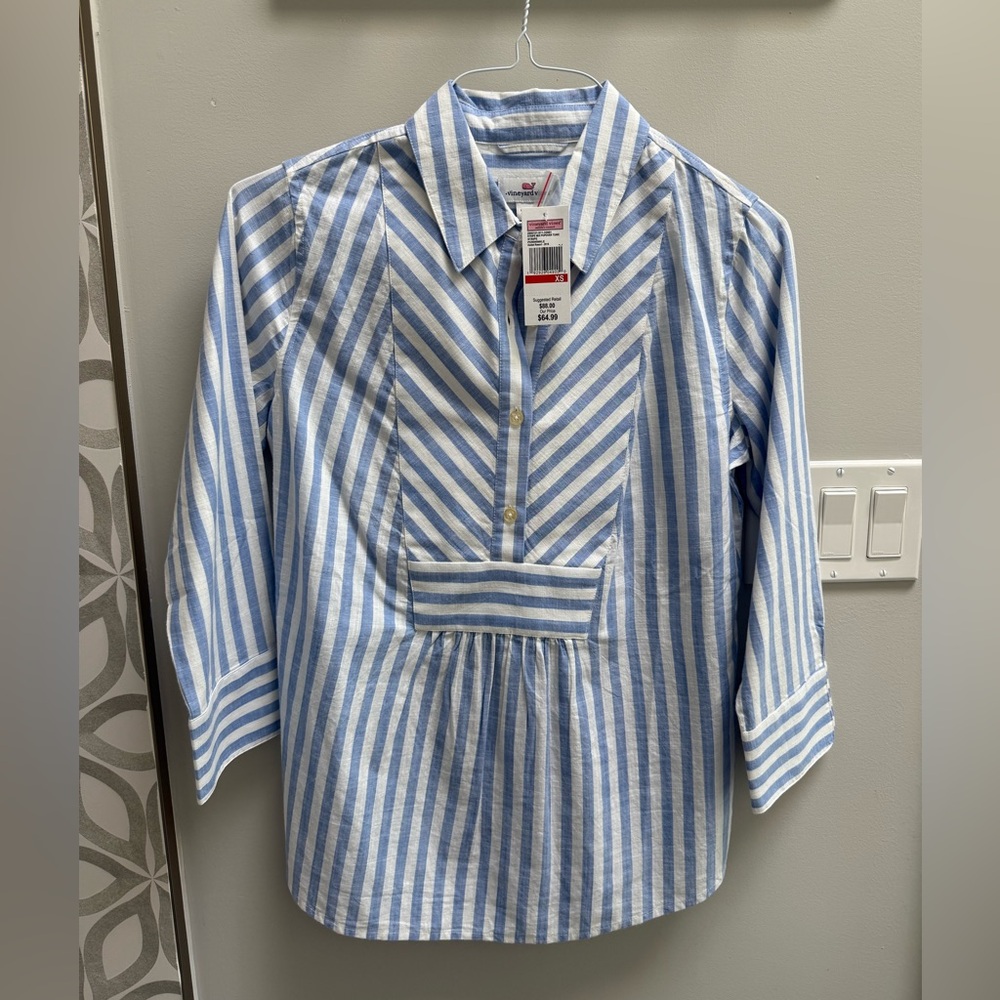 NWT - Size XS - Vineyard Vines Top